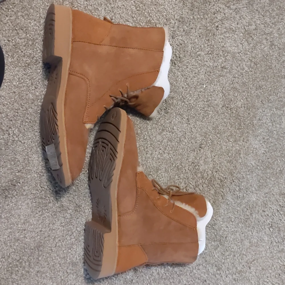 NWT UGG Quincy Shearling Lined Boot - Picture 9 of 16